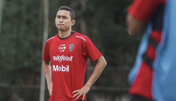 Dikaruniai Anak Perempuan, Pemain Bertahan Bali United Ricky Fajrin Resmi jadi Ayah