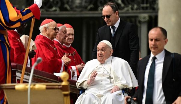 Paus Fransiskus Ucapkan Terima Kasih kepada Tim Medis yang Merawatnya