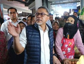 Tinjau Pasar Rakyat, Mendag Zulhas Klaim Harga Bapok Cenderung Turun Mendekati Lebaran 2023