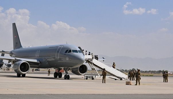 Afghanistan Bakal Terbitkan 5.000 sampai 6.000 Paspor per Harinya, Wanita Ambil Bagian Jadi Petugas Imigrasi