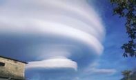 Luar Biasa! Fenomena Topi Awan Terjadi di Gunung Merapi