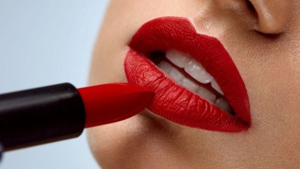 Tata Cara Penggunaan Lipstik Agar Tetap Awet Saat Lebaran