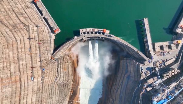 PLTA Dongkrak Daerah: Mengukur Dampak Ekonomi Lokal Pembangunan PLTA terhadap Pertumbuhan Ekonomi Daerah