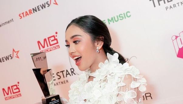 Congretulations! Lyodra Ginting Menang Penghargaan Asia Celebrity Singer di Asia Artist Awards 2022