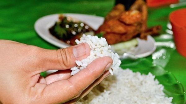 Viral! Tak Pesan Nasi di Warung Makan, Pengunjung Ini Kena Biaya Service Rp50 Ribu