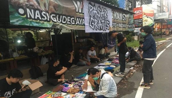 Di Pasar Gratis Jogja, Siapa Saja Berhak Mendapatkan Barang Secara Cuma-Cuma
