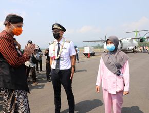 Valerie Victor Jadi Pilot Pesawat Komersil Pertama yang Mendarat di Bandara Soedirman