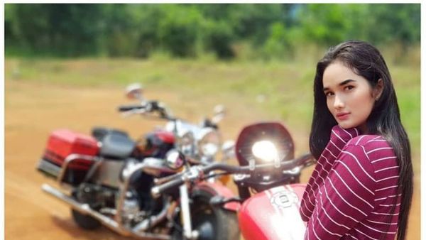 Artis Wanita Hobi Motor, Simak Seberapa Keren Mereka