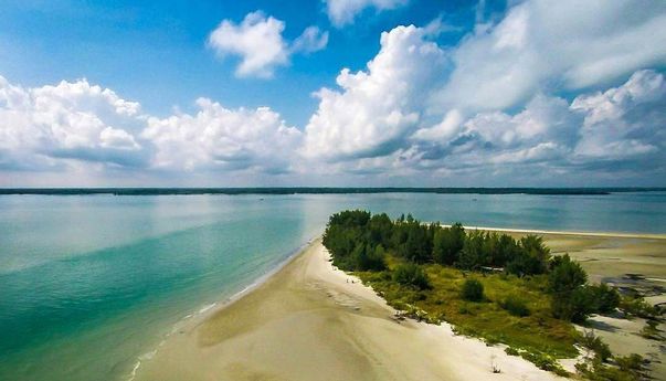 4 Pantai di Bengkalis dengan Pemandangan Aduhai