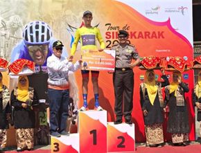 Jesse Ewart Juarai Etape II Tour de Singkrak 2019