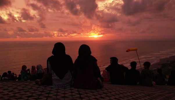 Bukit Paralayang Jogja: Tempat yang Cocok untuk Menikmati Sunset Bareng Pasangangan