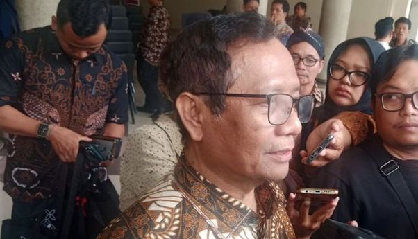 Tanggapi Tagar Indonesia Gelap, Mahfud MD: Tidak Seluruhnya, Banyak Juga yang 'Terang'