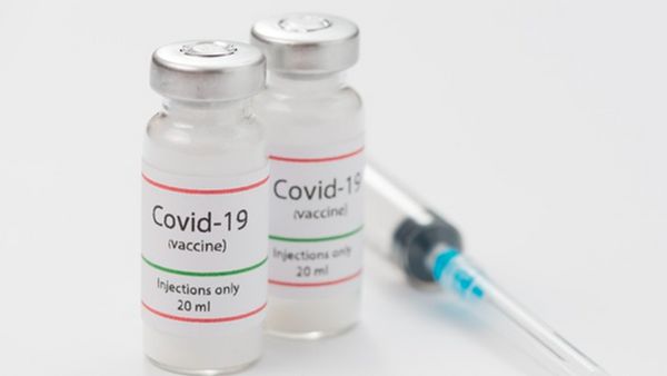 Berita Tekini: Vaksin Covid-19 Tiba di Gudang Farmasi DIY, Dijaga Ketat Aparat Bersenjata Lengkap