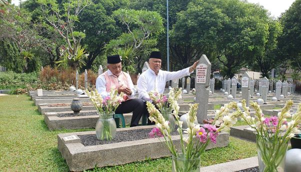 Bakal Daftar Pilgub Jabar, Ahmad Syaikhu-Ilham Ziarah ke Makam BJ Habibie