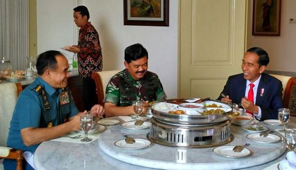Tak Terpisahkan dari Solo hingga Istana: Di Mana Ada Jokowi di Situ Ada Hadi Tjahjanto