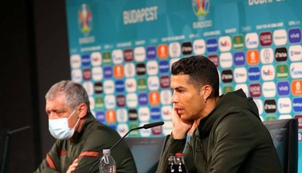 Bikin Saham Anjlok, Kenapa Cristiano Ronaldo Sentimen Banget Sama Coca Cola?