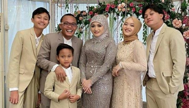 Bikin Ngakak! Sule Dibilang Keren karena Undang Rizky Febian ke Pernikahannya