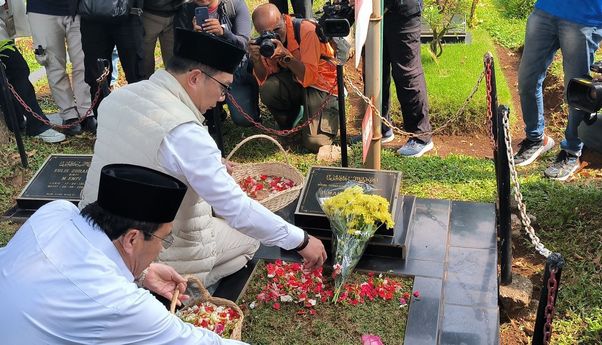 Ridwan Kamil-Suswono Awali Kampanye dengan Ziarah ke Makam Tokoh Betawi di TPU Karet