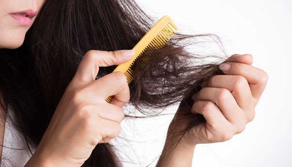 Ladies, Inilah Cara Mudah Mengatasi Rambut Kering dan Mengembang