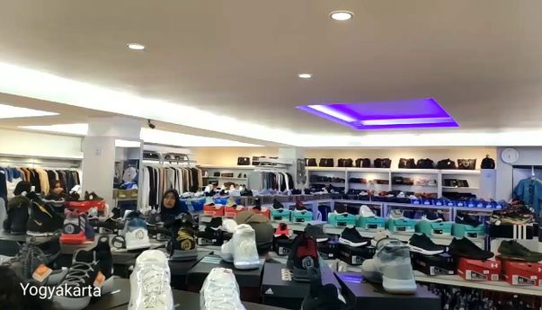 Outlet Biru Jogja: Tempat Berbelanja Murah Favorit Mahasiswa Baru