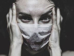 Hati-hati! Sebelum Putuskan Suntik Botox, Ketahui Dulu Efek Sampingnya Berikut Ini