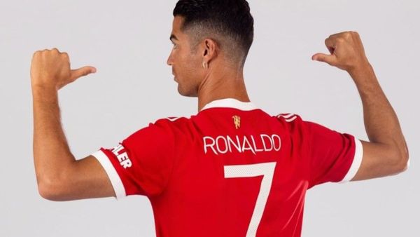 Jersey Cristiano Ronaldo Diserbu Penggemar MU, Terjual Rp642 Miliar dalam Waktu Singkat