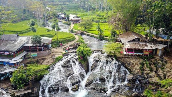 5 Air Terjun di Jawa Timur Ini Memiliki Pemandangan yang Akan Membuat Anda Terpesona