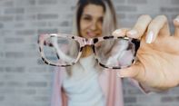 Pilihan tepat Jenis-jenis kacamata sesuai bentuk wajah anda