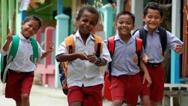 Pemkab Sukamara Gratiskan Seragam Sekolah dari SD hingga SMA