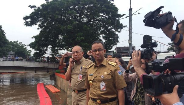 Dinilai Gagal Tangani Banjir, Anies Baswedan Digugat Ratusan Warga DKI Jakarta