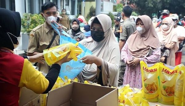 Langkanya Minyak Goreng! Warga Sampai Diharuskan Bawa KTP atau KK saat Membeli
