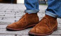 Sepatu Suede Kamu Sudah Pudar? Begini Cara Mengembalikan Warna Sepatu Suede yang Pudar
