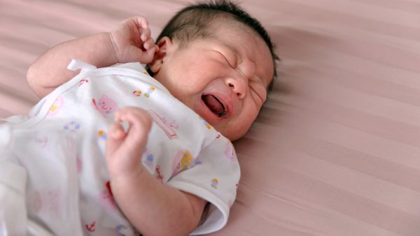 Cara Menenangkan Bayi Umur 3 Minggu yang Menangis dan Rewel dengan Mudah