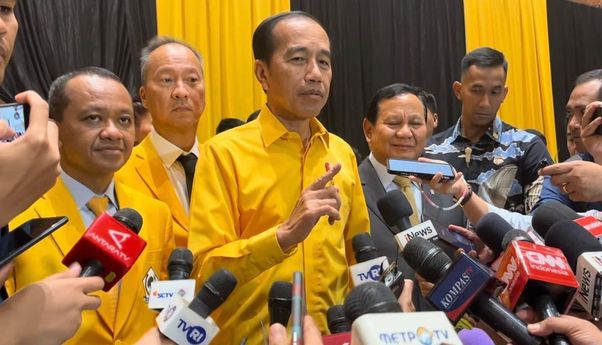 Soal Kemungkinan Gabung Golkar, Jokowi: Tanyakan ke Ketum Golkar, Jangan Tanya Saya