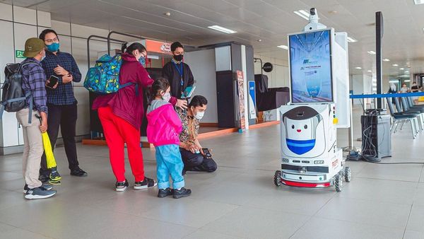 MRT Jakarta Luncurkan Robot Pintar Bernama DINA, Bisa Berkomunikasi dengan Pelanggan