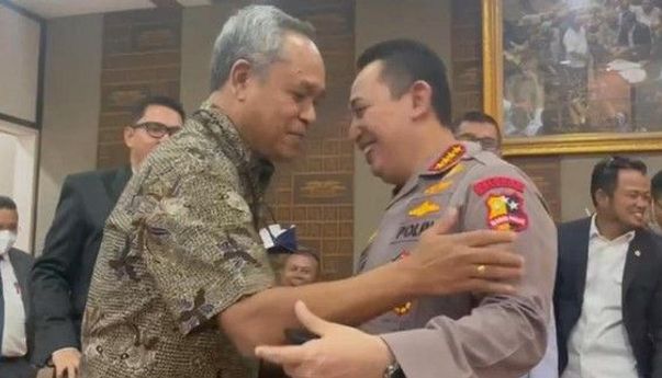 Ikut Suarakan Nonaktifkan Kapolri, Benny Harman Kini Justru Gandoli Jenderal Listyo Sigit Prabowo