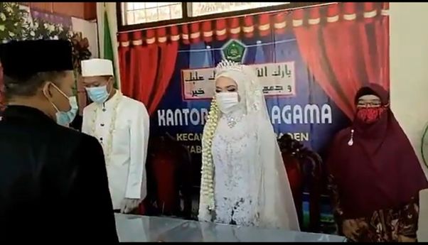 Di Banyumas, Puji dan Fajar Tunda Ijab Kabul Demi Nyanyikan Lagu Indonesia Raya