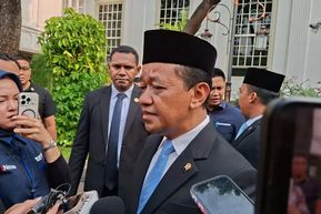 Kok Bisa Bahlil Lahadalia Rangkap Jabatan Menko Hilirisasi dan Transisi Energi?