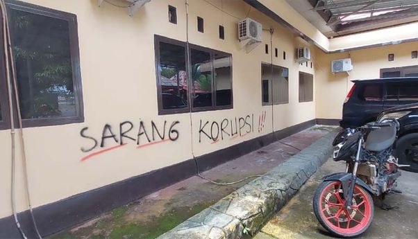 Pelaku Coret-coret Polres Luwu Adalah Oknum Polisi: Tertangkap dan Didiagnosa Gangguan Jiwa