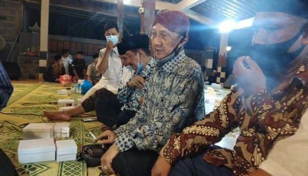 Terkejut dengan Kabar Meninggalnya Ki Seno, Ponsel Ki Manteb Jatuh dan Pecah