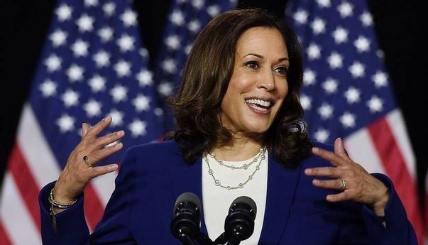 4 Inspirasi Busana Kantor Kamala Harris, Cocok untuk Wanita Karier