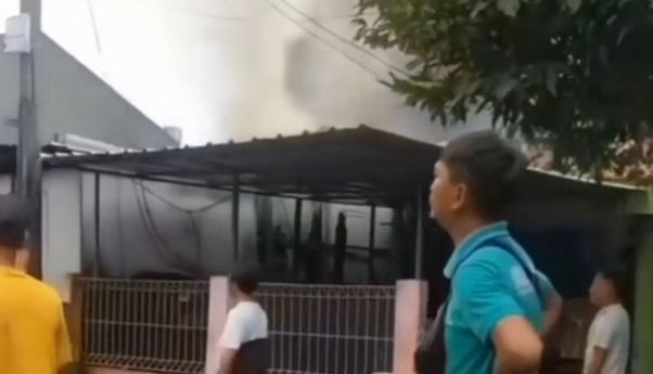 Pabrik Kerupuk di Petukangan Jaksel Terbakar, Diduga karena Tabung Gas Bocor