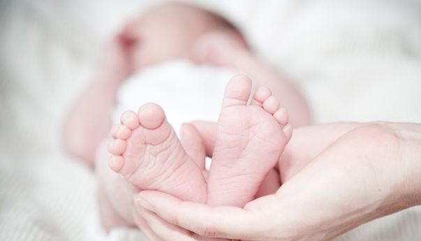 Jangan Terkena Air, Ikuti Cara Merawat Tali Pusar Bayi Agar Cepat Lepas yang Benar!