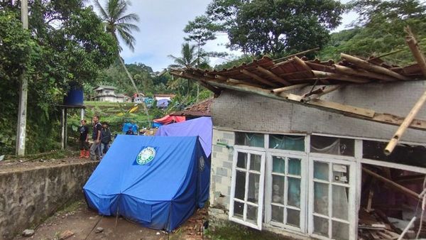 Trauma Gempa Cianjur: Siang Hari Tinggal di Rumah, Malam Tidur di Tenda Pengungsian