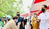 Masih Ingat Pemuda Kota Kendari yang Dikasih Jaket Jokowi? Jaketnya Dilelang Mulai Rp5 Juta untuk Panti Asuhan