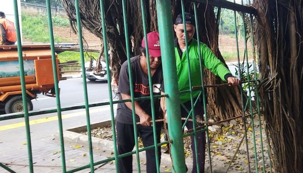 Pemkot Jaktim Tutup Permanen Pintu Hutan Kota UKI yang Diduga Jadi Tempat Mesum Kaum LGBT