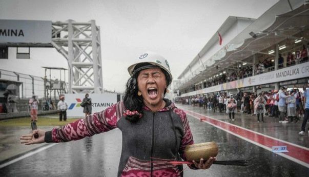 Terungkap Ternyata Ini Agama Mbak Rara Pawang Hujan MotoGP Mandalika