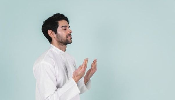 Bacaan Lengkap Doa Nurbuat nan Kaya Manfaat