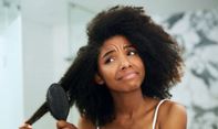 Cara Mudah Merawat Rambut Keriting yang Kering