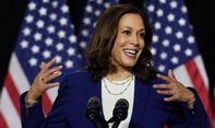 4 Inspirasi Busana Kantor Kamala Harris, Cocok untuk Wanita Karier